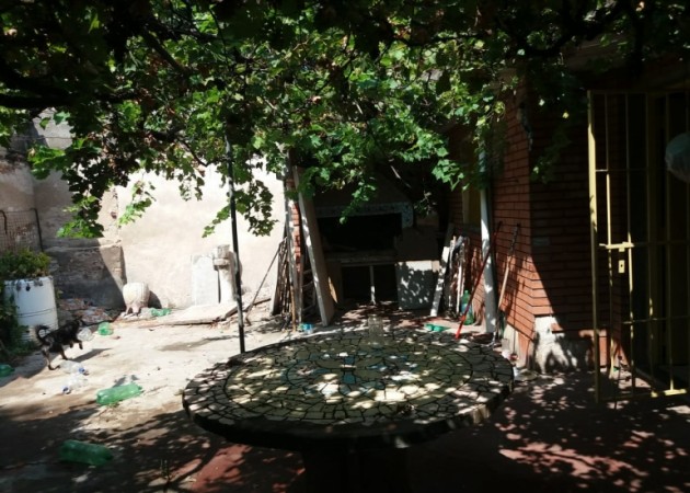 AMPLIA CASA. SIN EXPENSAS. DOS DORMITORIOS. DOS PATIOS. PARILLERO. LAVADERO 