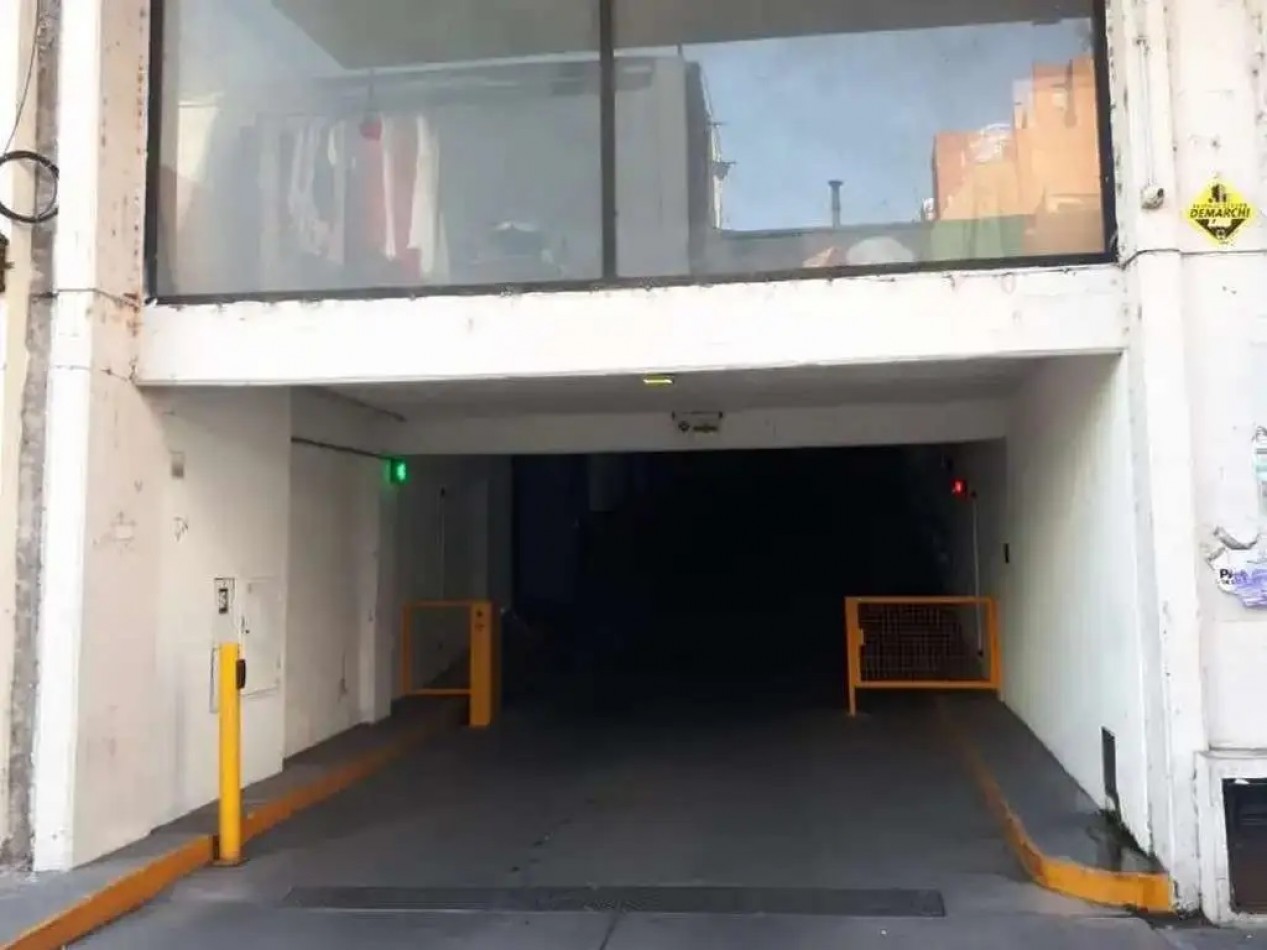 OPORTUNIDAD. Cochera en pleno centro. Excelente precio y ubicacion!! 